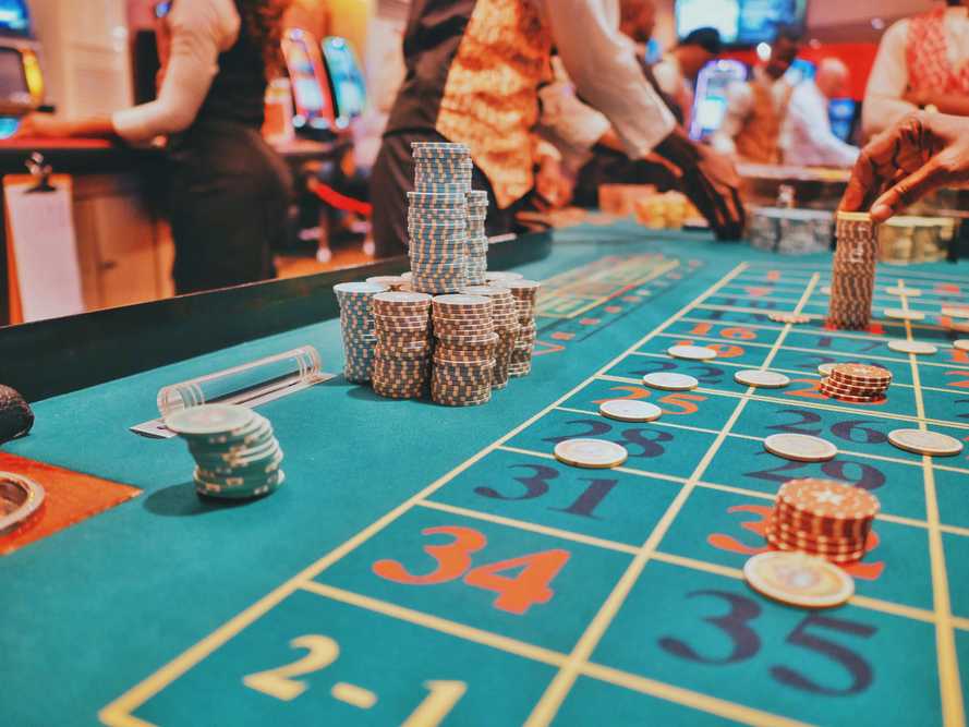 Low Volatility vs High Volatility Slots: Which One Should You Choose?